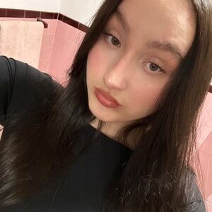 Meet your Posher, Dimitra